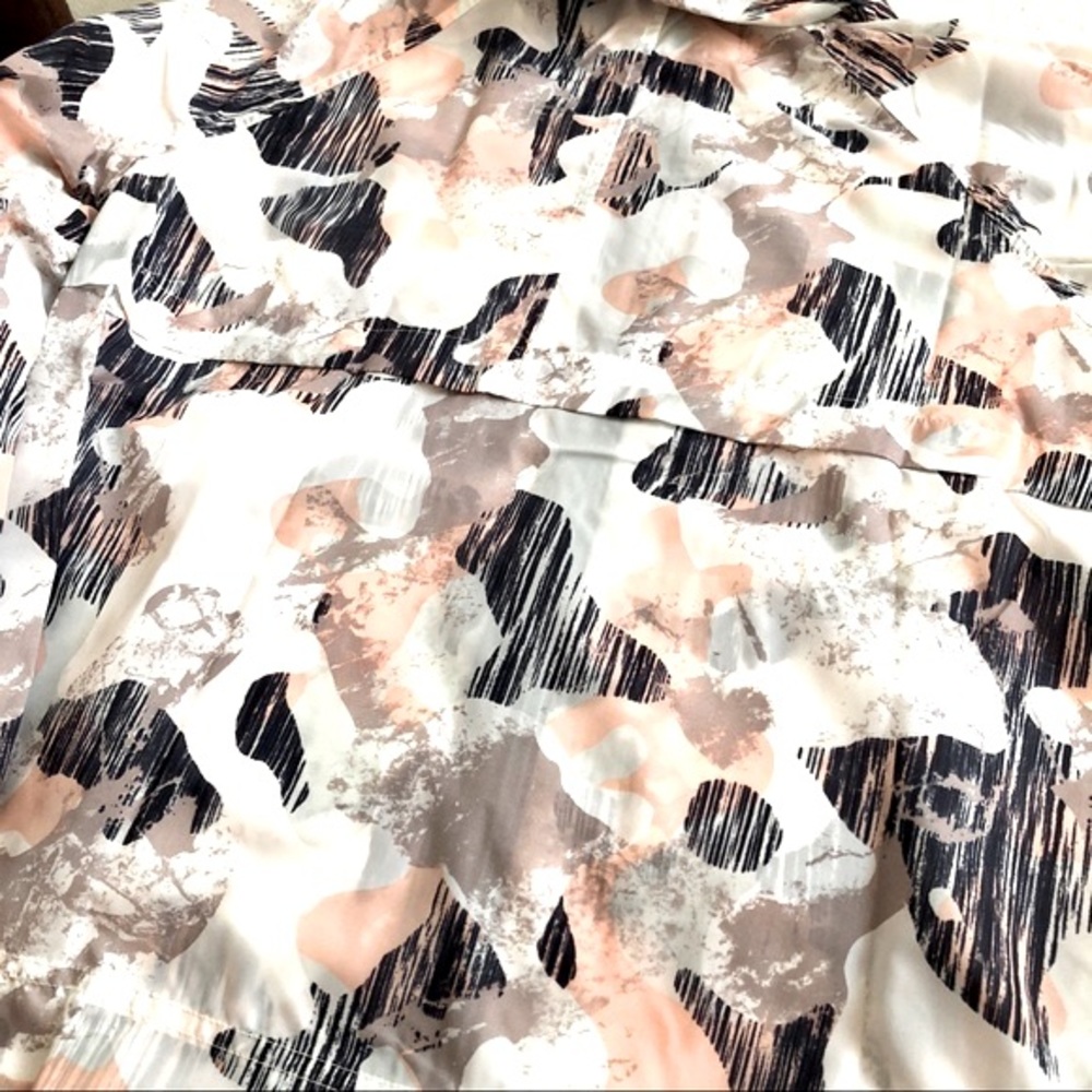NWT $128 NYDJ Printed Sports Camo Lightweight Windbreaker Size M - Picture 8 of 10